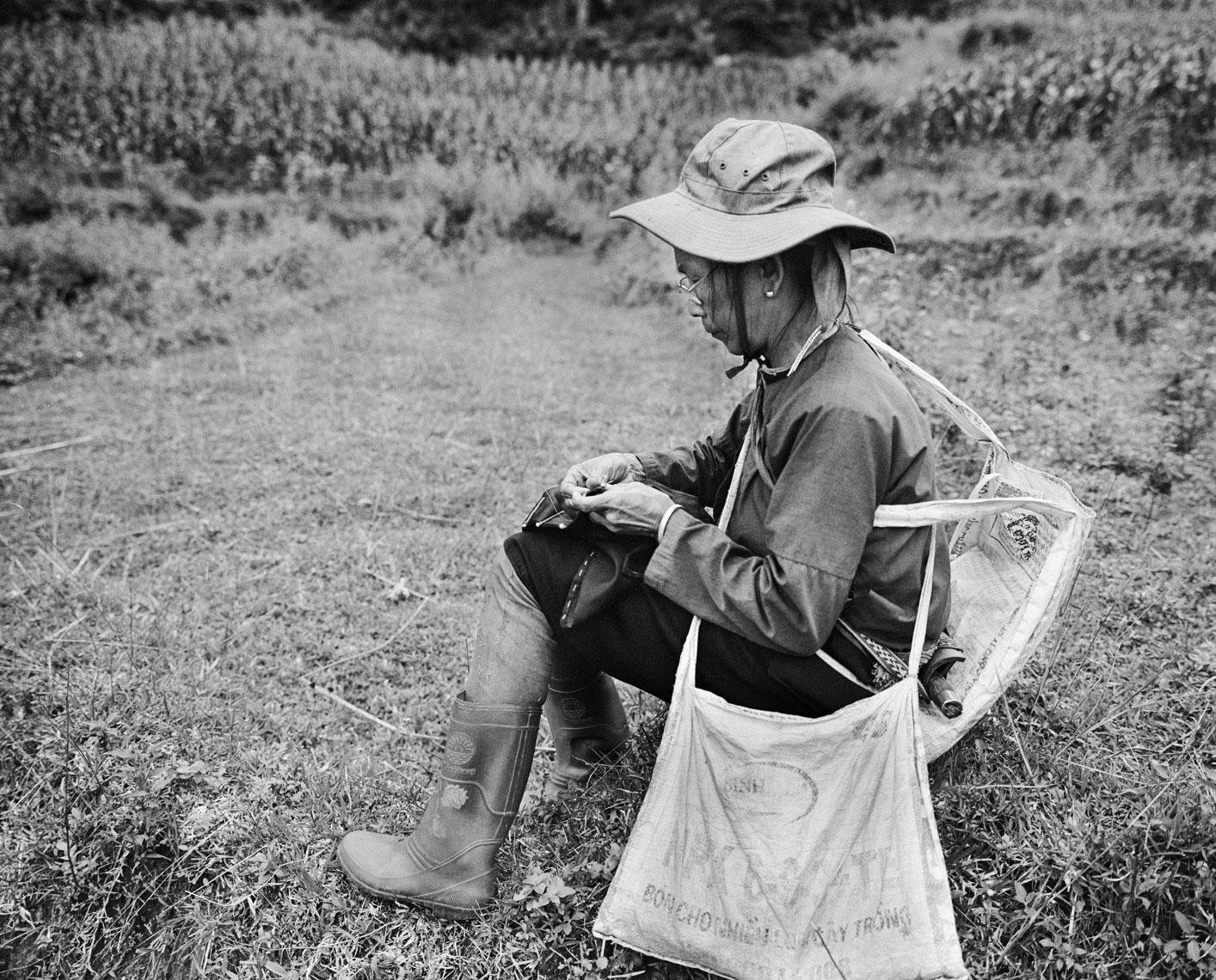 Ha-Giang-woman-sewing