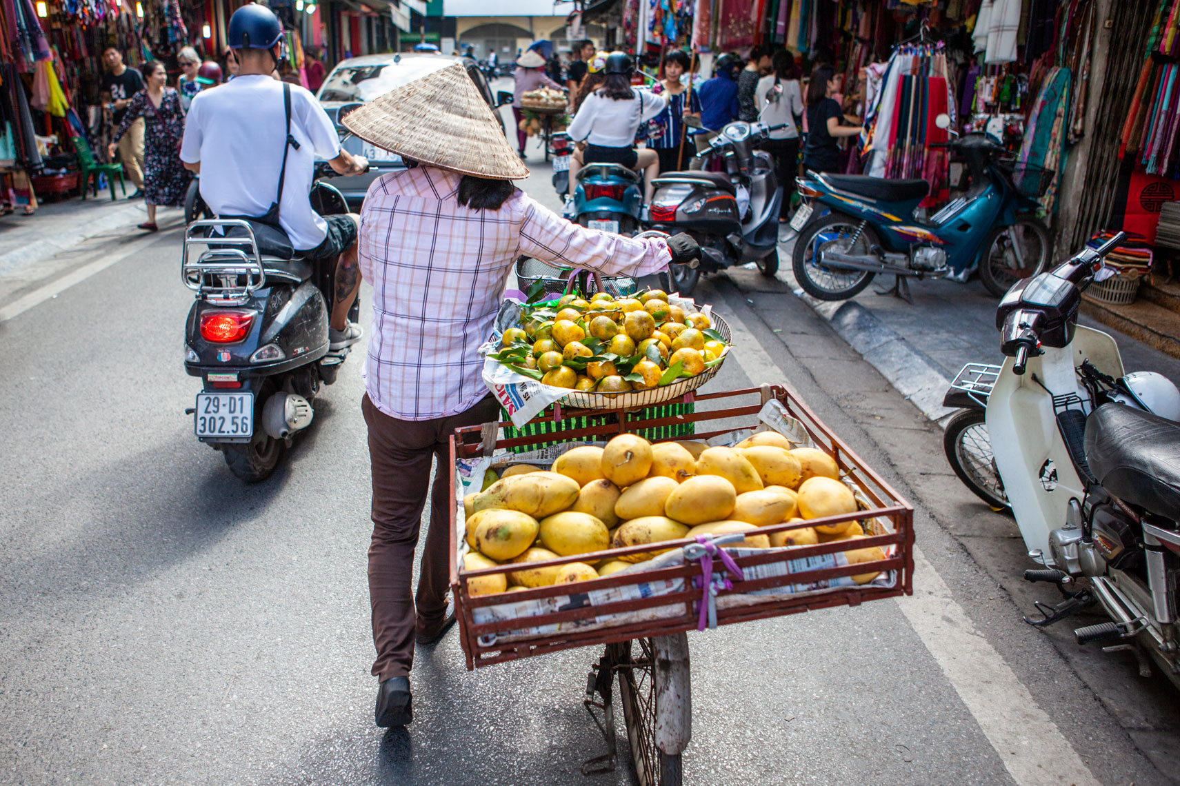Hanoi-mango-vendor-v2