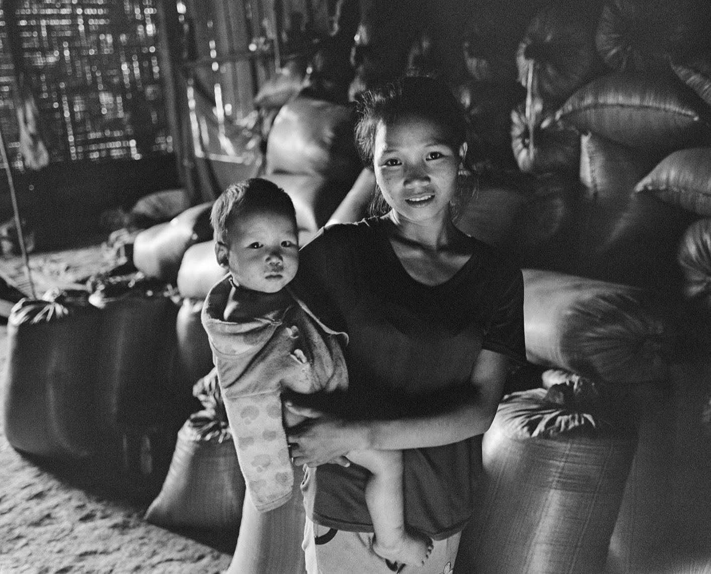 mother-and-baby-luang-namtha-village