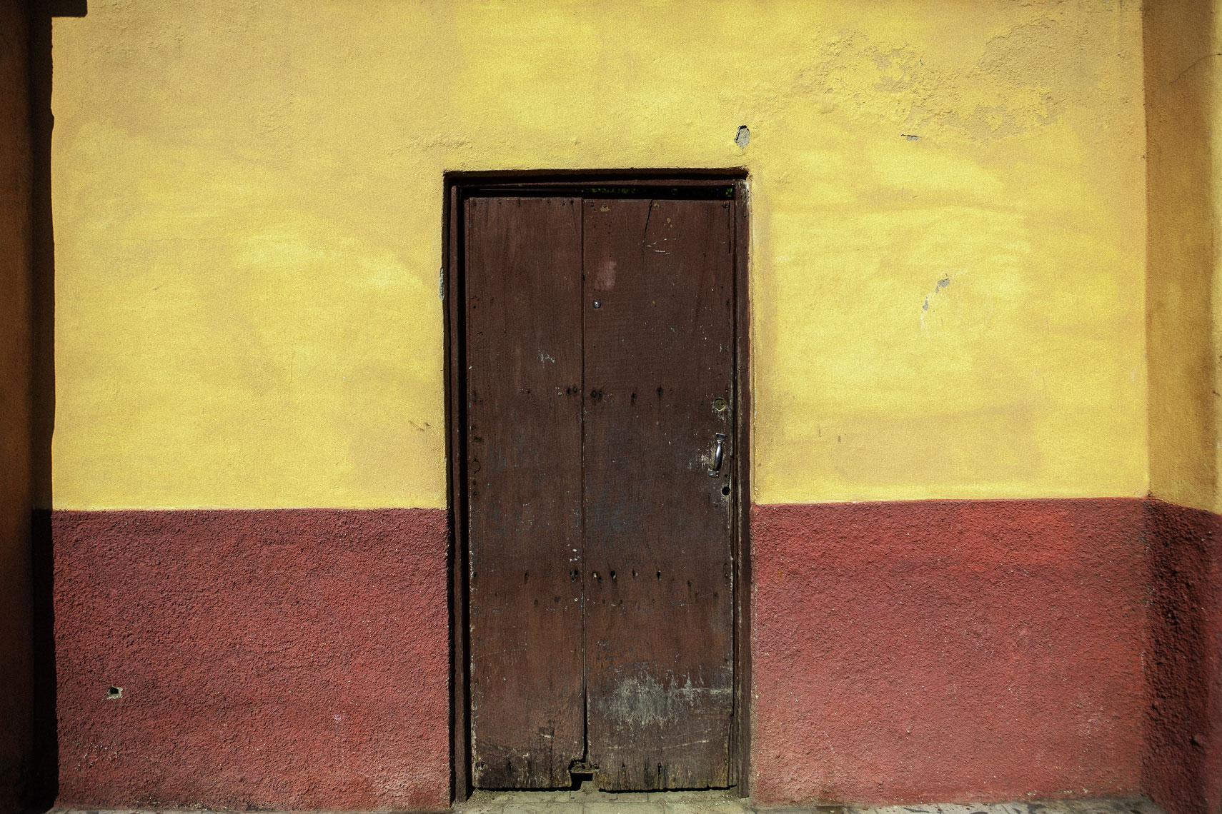 yellow-and-red-wall-print